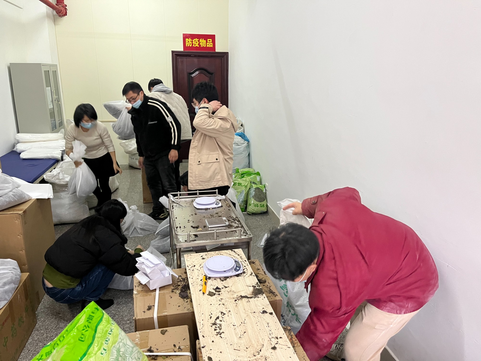 实干争效 “药”有行动活动照片3.jpg 实干争效 “药”有行动活动照片3.jpg