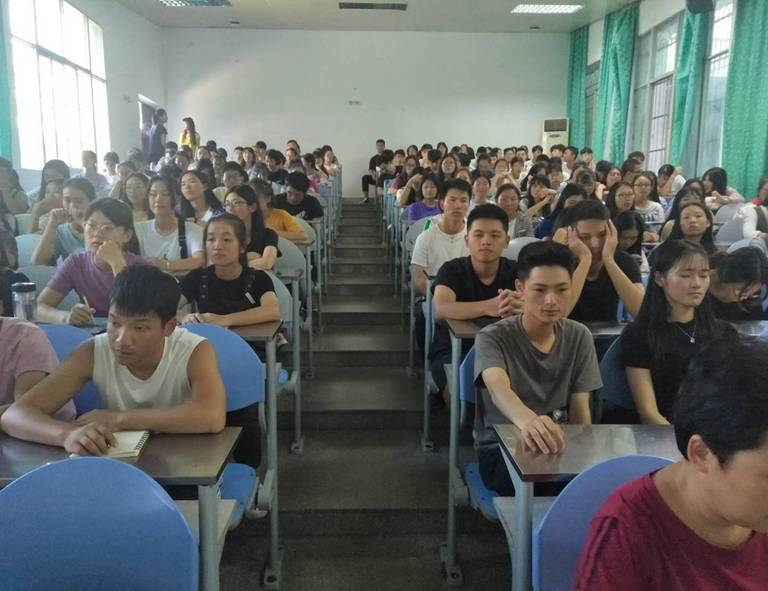 社科百场讲座3.jpg 社科百场讲座3.jpg