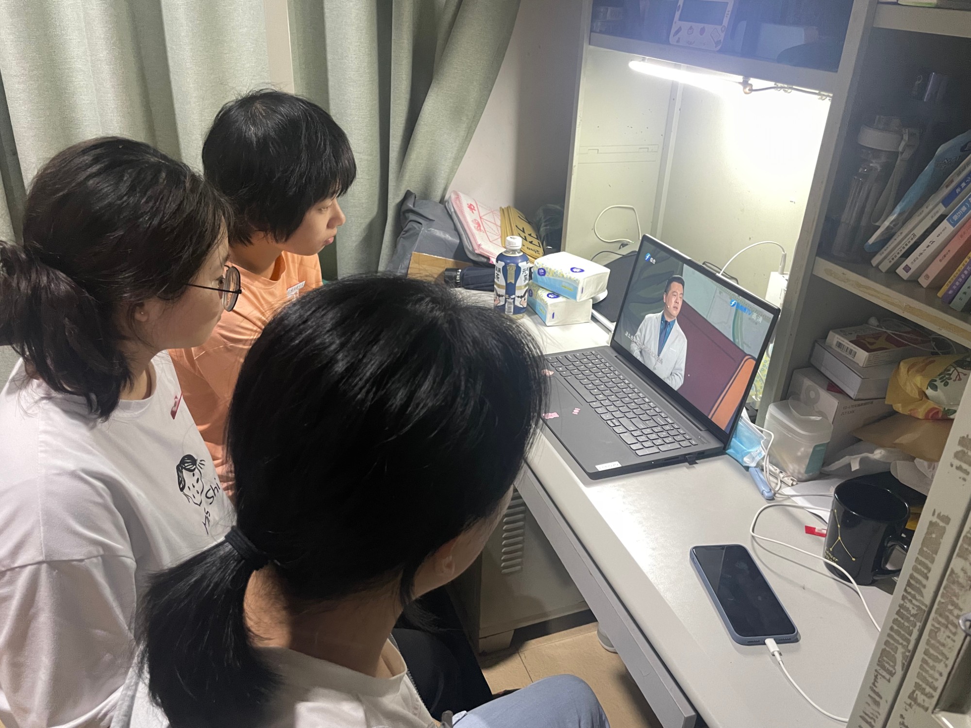 学生1 (2).jpg 学生1 (2).jpg