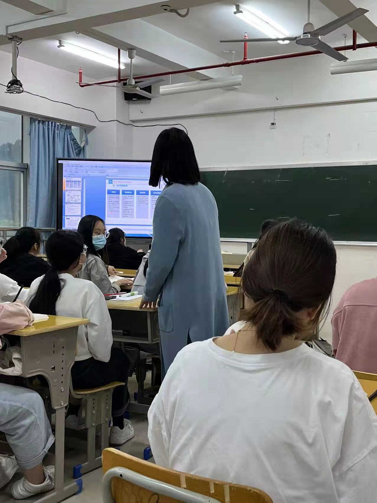 现场照片2.jpg 现场照片2.jpg
