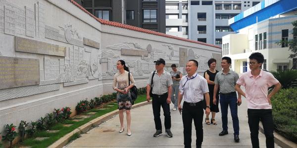 参观厦门信息学校.jpg