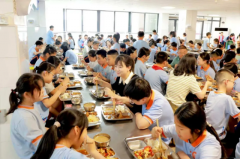 <b>让校园餐全光下运转</b>